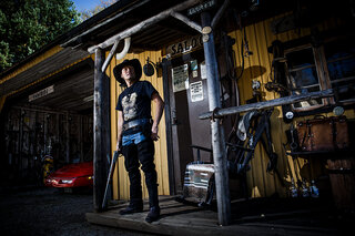 Taipale who lives in Larsmo loves old cars, motorcycles and the Wild West.  Published in ÖT.